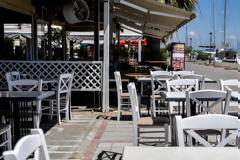 Προ των πυλών το τέταρτο στάδιο χαλάρωσης των περιορισμών: Οι νέοι κανόνες για εστίαση και ταξίδια