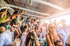“Τίτλοι τέλους” για τα πάρτι στα clubs των νησιών
