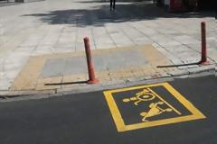 Με ειδική σήμανση οι ράμπες στην Αθήνα για αποτροπή της αντικοινωνικής στάθμευσης