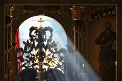 Δεν είναι ανάγκη να ζητάει κανείς αλλά θαύματα. Έχουμε ένα διαρκές θαύμα, την θεία Λειτουργία.