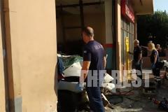 Τραγική κατάληξη είχε για έναν ηλικιωμένο οδηγό αυτοκινήτου η εκτροπή του οχήματος ....«Εισέβαλε» με το αυτοκίνητο σε συνεργείο και σκοτώθηκε