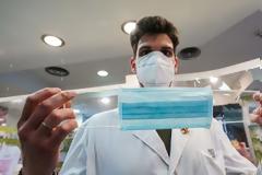 Τσουχτερό πρόστιμο σε όσους πετούν μεταχειρισμένες μάσκες στο δρόμο