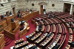 Βουλή: Κόντρα κυβέρνησης - αντιπολίτευσης για τη Συμφωνία Πρεσπών και τις άρσεις ασυλίας