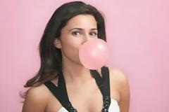 Βουτιά καταγράφουν οι πωλήσεις στις τσίχλες, τις μέντες και τα σνακ