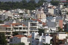 Έκπτωση φόρου 30% στους ιδιοκτήτες για τα ενοίκια που έχασαν «δια νόμου»