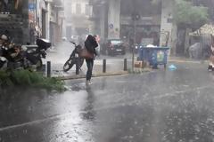 Ισχυρές καταιγίδες «σαρώνουν» την Αττική