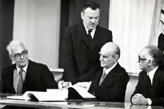 Σαν σήμερα υπογράφηκε η η Συνθήκη Προσχώρησης της Ελλάδας στην τότε ΕΟΚ