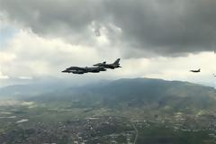 Ελληνικά F-16 συνοδεύουν αμερικανικά μαχητικά πάνω από τα Σκόπια (pics)