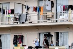 Βγάζουν από διαμερίσματα, δομές και ξενοδοχεία 11.237 πρόσφυγες και μετανάστες