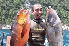 O κάτοχος του παγκοσμίου ρεκόρ στο ψάρεμα τσιπούρας στο κυνήγι των... σιωπηλών δολοφόνων