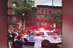 Νέα Υόρκη - βίντεο: Αστυνομικό τζιπ πέφτει σε πλήθος διαδηλωτών