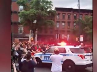 Φωτογραφία για Νέα Υόρκη - βίντεο: Αστυνομικό τζιπ πέφτει σε πλήθος διαδηλωτών
