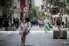 Τι αλλάζει από Δευτέρα: Ανοίγουν δημοτικά, υπηρεσίες και οι περισσότερες επιχειρήσεις