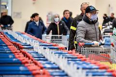 Στα ...σκουπίδια κατέληξαν τα τρόφιμα της καραντίνας