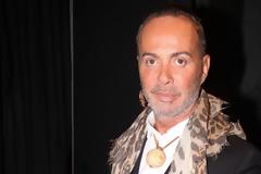 Ο Λάκης Γαβαλάς πρωταγωνιστής σε μιούζικαλ