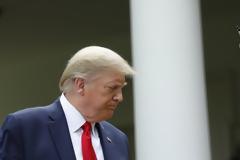 Ο Τραμπ κρύφτηκε σε καταφύγιο λόγω των διαδηλωτών