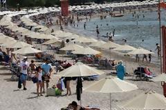 Οδηγίες για κανόνες τήρησης αποστάσεων σε οργανωμένες και μη παραλίες