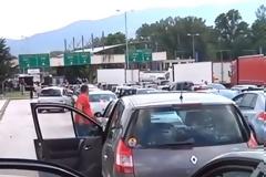 Το αδιαχώρητο στα σύνορα: Ουρές 10 χιλιομέτρων στον Προμαχώνα