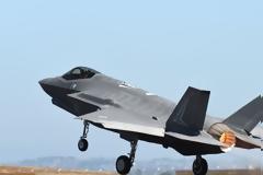 ΗΠΑ «απειλούν» και τη Βρετανία για το 5G: Θα αποσύρουμε στρατιώτες και αεροπλάνα