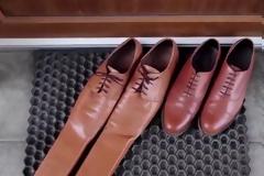 Τσαγκάρης έφτιαξε παπούτσια νούμερο 75(!) για να τηρούνται οι αποστάσεις - Δείτε βίντεο