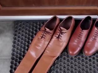 Φωτογραφία για Τσαγκάρης έφτιαξε παπούτσια νούμερο 75(!) για να τηρούνται οι αποστάσεις - Δείτε βίντεο