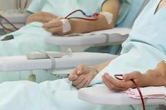 Λύση στους περιφερόμενους αιμοκαθαρόμενους καλείται να βρει ο ΕΟΠΥΥ