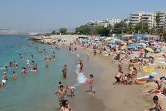 Οι κατάλληλες και ακατάλληλες για κολύμβηση παραλίες της Αττικής