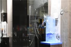 Καταστροφές στο Κολωνάκι μετά την πορεία για τον Φλόιντ