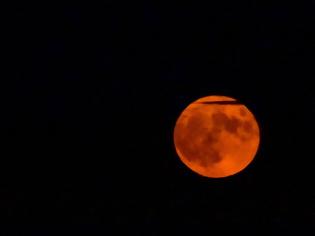 Φωτογραφία για Πανσέληνος και έκλειψη παρασκιάς Σελήνης  - Ορατή και από την Ελλάδα