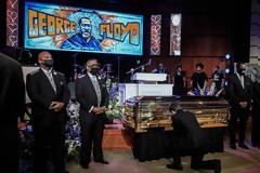 Συγγενείς, φίλοι, άνθρωποι που γνώριζαν τον Τζορτζ Φλόιντ, του είπαν το «τελευταίο αντίο»