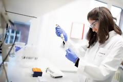 Κοροναϊός : Απόσυρση της αμφιλεγόμενης μελέτης για την υδροξυχλωροκίνη ζητούν συγγραφείς της