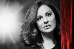 Συγκλονιστική ήταν η δήλωση της μεγαλύτερης Ελληνίδας τραγουδίστριας, της Χάρις Αλεξίου, ότι αποχωρεί οριστικά από το τραγούδι.