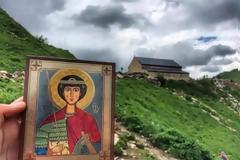 Οι Άγιοι του Θεού είναι κοντά στις καρδιές που πιστεύουν