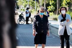 ΠΟΥ: Οι πολίτες να φορούν μάσκα σε δημόσιους χώρους