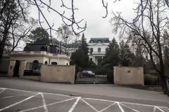 Κρίση στις σχέσεις Τσεχίας - Ρωσίας: Απελάθηκαν δύο υπάλληλοι της Ρωσικής πρεσβείας στην Πράγα