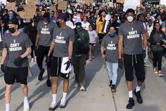 Σε πορεία τα αδέρφια Αντετοκούνμπο: «Δεν θέλουμε μίσος, αλλά δικαιοσύνη»!