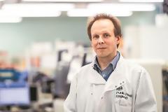 Τεστ θα προβλέπει ποιος θα νοσήσει βαριά. Η σπουδαία ανακάλυψη του Κέιμπριτζ