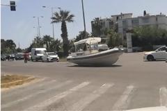 Λεωφόρος Βάρης - Κορωπίου: Του έφυγε το σκάφος από το τρέλειρ