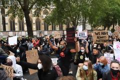 Σοβαρά επεισόδια και τραυματίες στις σε αντιρατσιστική διαδήλωση