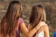 Μετά από ένα χρόνο θα αγκαλιαστούμε πάλι χωρίς τον φόβο του κορονοϊού