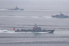 Θρίλερ με ύποπτο πλοίο ανοιχτά της Λιβύης που συνοδεύουν τουρκικά πολεμικά