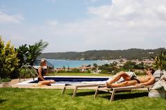 Το πολυτελές συγκρότημα στην Κασσάνδρα Χαλκιδικής....To Soleado Luxury Villas συνδυάζει την ιδιωτικότητα με την μοντέρνα αρχιτεκτονική