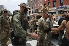 Έφεδροι της Εθνοφρουράς μολύνθηκαν στις διαδηλώσεις για τον Φλόιντ