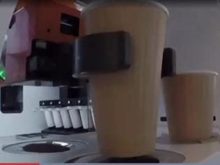 Φωτογραφία για Kορωνοϊος: Μπαρίστα ρομπότ φτιάχνει 60 είδη καφέ και κάνει σέρβις