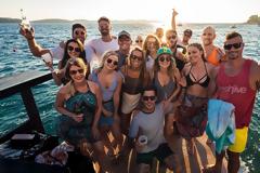 Ο έφηβος θέλει διακοπές με την παρέα του – Και τώρα τι κάνουμε;