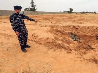 Φωτογραφία για Λιβύη - ΟΗΕ: Φρίκη από τους ομαδικούς τάφους σε περιοχή που κατείχε ο Χάφταρ