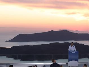 Φωτογραφία για Το ηλιοβασίλεμα της Σαντορίνης ταξίδεψε σε όλο τον κόσμο και διαφήμισε τον ελληνικό τουρισμό