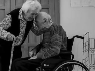 Φωτογραφία για Μια συγκινητική ιστορία, ενός ζευγαριού ηλικιωμένων που ενώθηκε ξανά μετά την καραντίνα