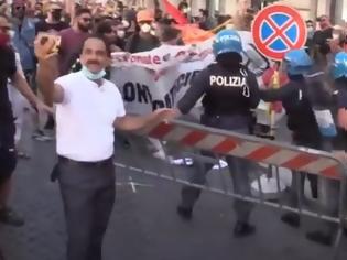 Φωτογραφία για Βίντεο: Συγκρούσεις διαδηλωτών καλλιτεχνών με αστυνομικούς στο κέντρο της Ρώμης