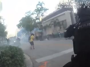 Φωτογραφία για ΗΠΑ: Σάλος από βίντεο με αστυνομικούς να πανηγυρίζουν επειδή έριξαν πλαστικές σφαίρες σε διαδηλωτές
